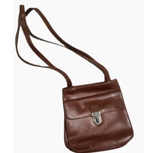 Vintage leather shoulder bag lobster clasp